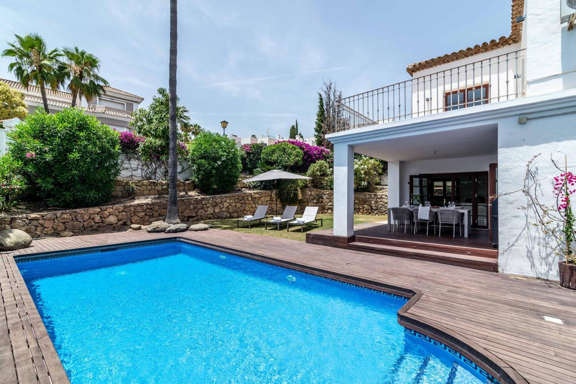 Luxury 3 Bed With Heated Pool - Nueva Andalucia Villa